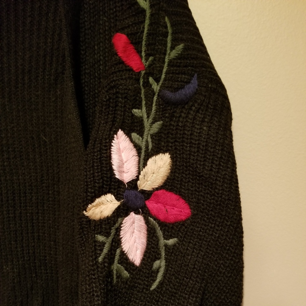 🆕Knitted floral long sweater cardigan - Picture 4 of 5